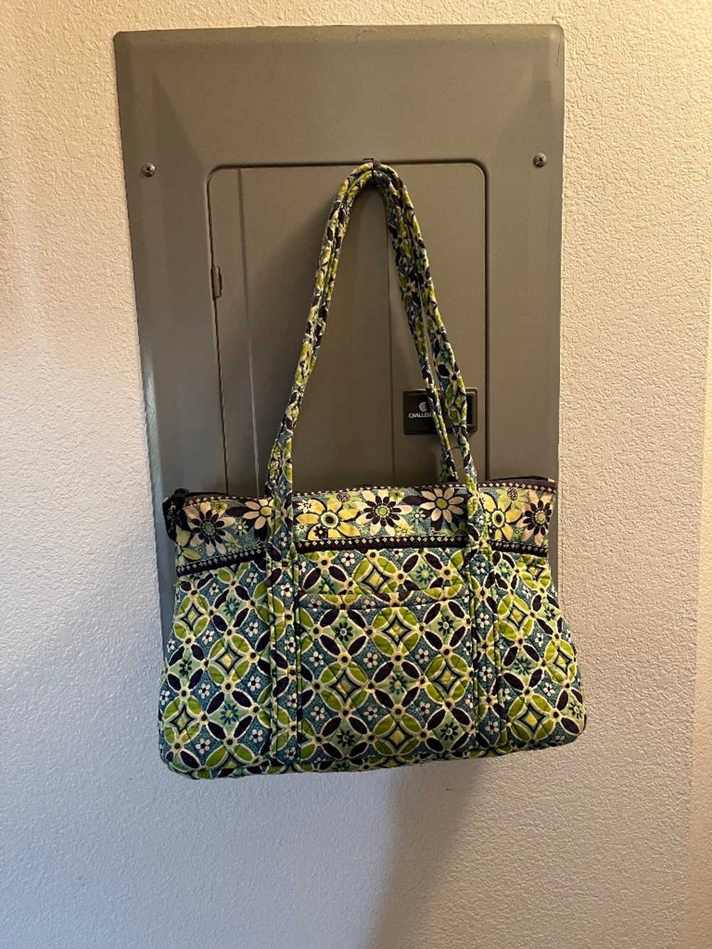 Vera Bradley Daisy print purse handbag